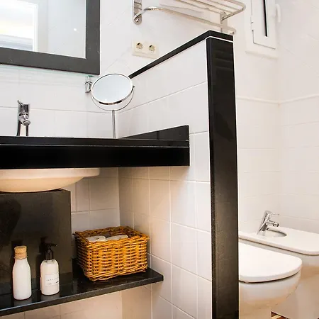 Opening Doors Aribau Apartman *